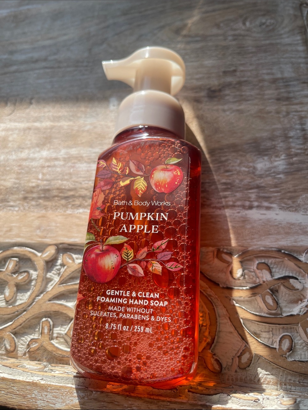 Bath & Body Works Pumpkin Apple Foaming Hand Soap - Red and Cream
